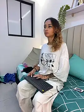 Snapshot of SunshineLizzy chatting on November 11, 2025, 11:21 am SunshineLizzy online show from November 11, 2025, 11:21 am