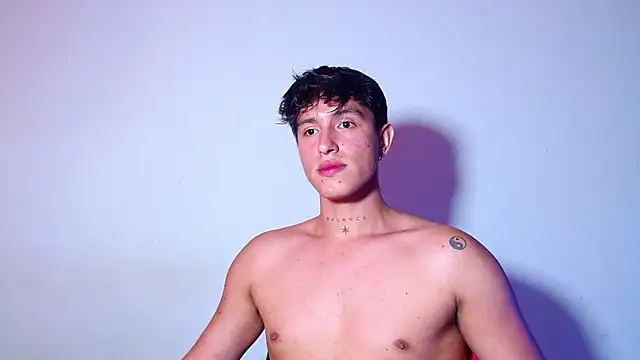 rowanbigboy23 online show from April 23, 2026, 5:48 pm