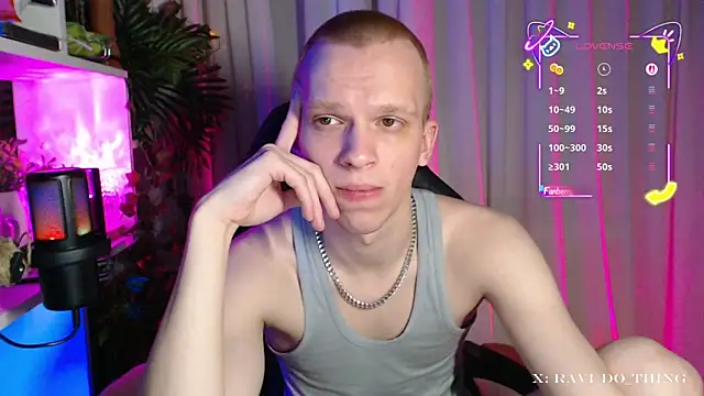 Snapshot of frozen_boy chatting on November 26, 2025, 9:49 pm frozen boy online show from November 26, 2025, 9:49 pm