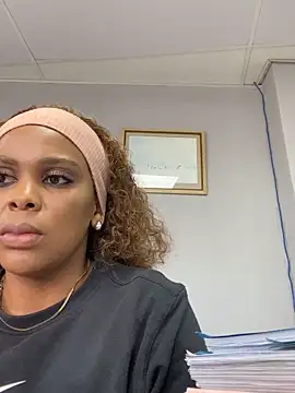 Snapshot of 031bubbles chatting on October 28, 2025, 9:24 am 031bubbles online show from October 28, 2025, 9:24 am