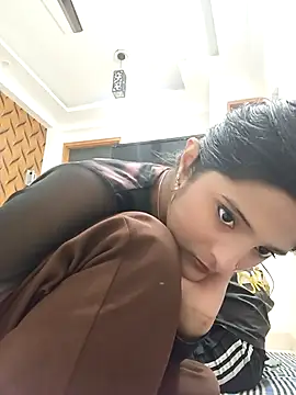 Snapshot of romantic_couple1 chatting on October 11, 2025, 12:43 am romantic couple1 online show from October 11, 2025, 12:43 am