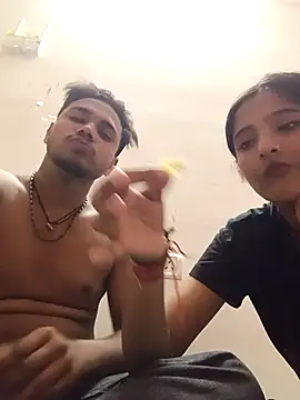 Snapshot of romantic_couple1 chatting on October 19, 2025, 3:18 am romantic couple1 online show from October 19, 2025, 3:18 am