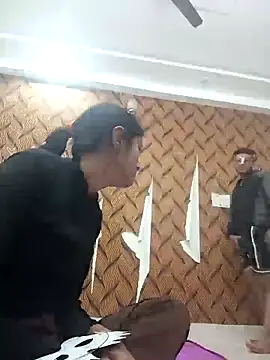 Snapshot of romantic_couple1 chatting on November 23, 2025, 1:38 am romantic couple1 online show from November 23, 2025, 1:38 am