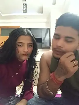 Snapshot of romantic_couple1 chatting on November 30, 2025, 12:14 am romantic couple1 online show from November 30, 2025, 12:14 am