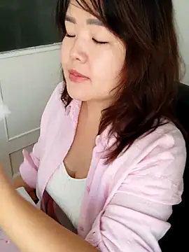 Snapshot of Innogin chatting on October 15, 2025, 5:07 am Innogin online show from October 15, 2025, 5:07 am