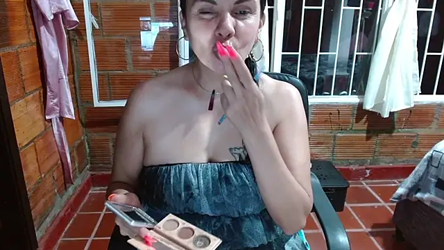 Snapshot of Milf_Fantassyy chatting on September 29, 2025, 1:00 am Milf Fantassyy online show from September 29, 2025, 1:00 am