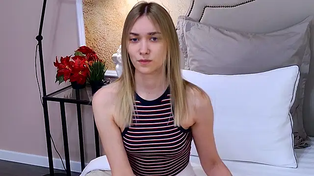 AmadaReine online show from June 19, 2026, 4:22 pm