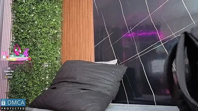 Kiara Zahiri   online show from November 6, 2025, 11:11 am