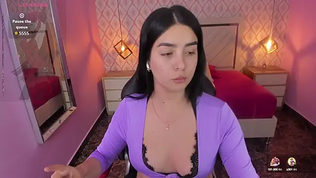 Snapshot of CHRISTY_TEIGEN4 chatting on October 15, 2025, 7:25 pm CHRISTY TEIGEN4 online show from October 15, 2025, 7:25 pm