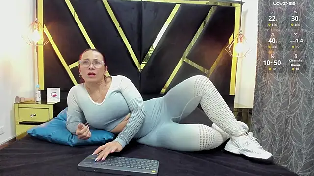 Snapshot of agatha_fit chatting on June 16, 2026, 1:03 pm agatha fit online show from June 16, 2026, 1:03 pm