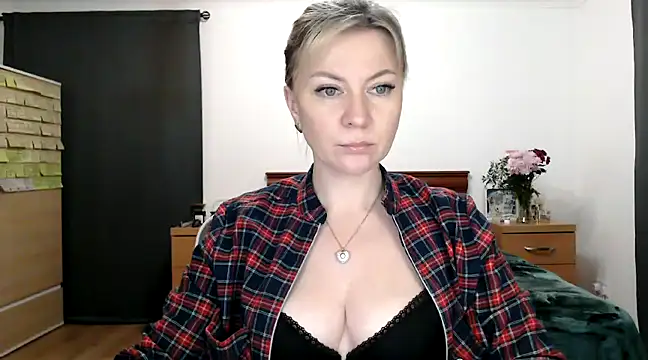 Snapshot of ParadiseAlina chatting on February 10, 2025, 6:24 pm ParadiseAlina online show from February 10, 2025, 6:24 pm