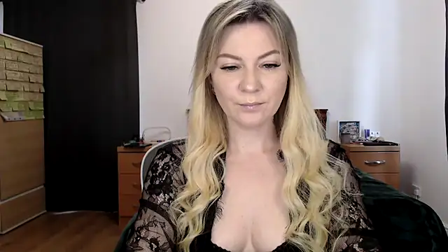 Snapshot of ParadiseAlina chatting on September 15, 2025, 11:10 am ParadiseAlina online show from September 15, 2025, 11:10 am