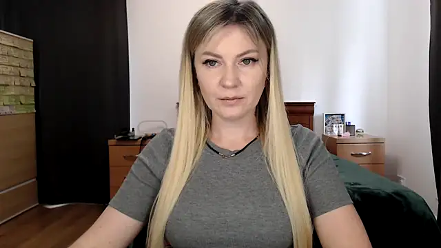 Snapshot of ParadiseAlina chatting on October 13, 2025, 12:49 pm ParadiseAlina online show from October 13, 2025, 12:49 pm