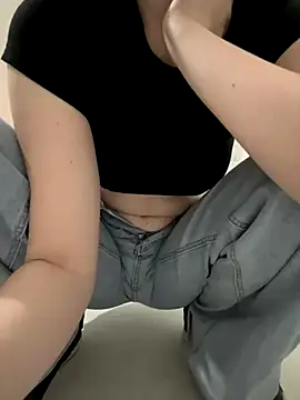 Cumonmme online show from October 8, 2025, 11:13 pm