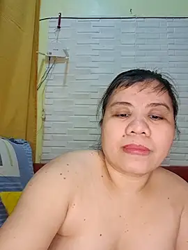 hotlyn45 online show from February 10, 2026, 2:59 am