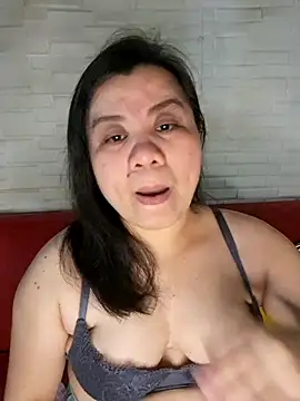 Snapshot of hotlyn45 chatting on April 17, 2026, 11:35 am hotlyn45 online show from April 17, 2026, 11:35 am