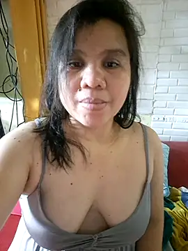 hotlyn45 online show from June 27, 2026, 1:10 am
