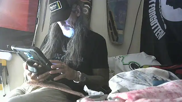 crassanova online show from April 28, 2026, 2:27 am