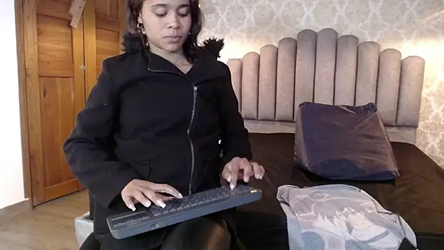 Snapshot of Kristall_06 chatting on September 16, 2025, 8:26 am Kristall 06 online show from September 16, 2025, 8:26 am