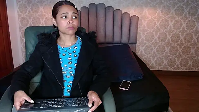 Snapshot of Kristall_06 chatting on October 1, 2025, 2:39 am Kristall 06 online show from October 1, 2025, 2:39 am