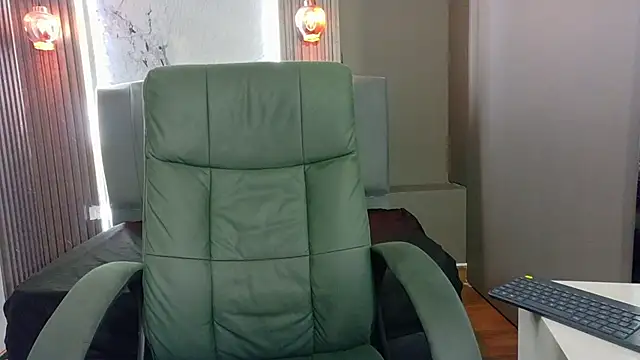 Snapshot of Kristall_06 chatting on November 9, 2025, 3:05 am Kristall 06 online show from November 9, 2025, 3:05 am