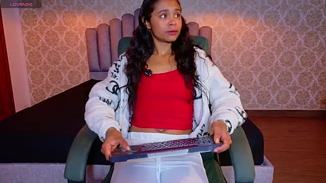 Snapshot of Kristall_06 chatting on November 18, 2025, 2:50 am Kristall 06 online show from November 18, 2025, 2:50 am