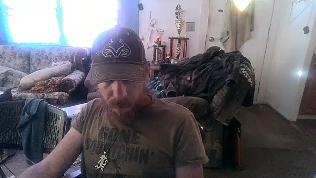 Snapshot of Poundtown1226 chatting on September 18, 2025, 6:10 pm Poundtown1226 online show from September 18, 2025, 6:10 pm