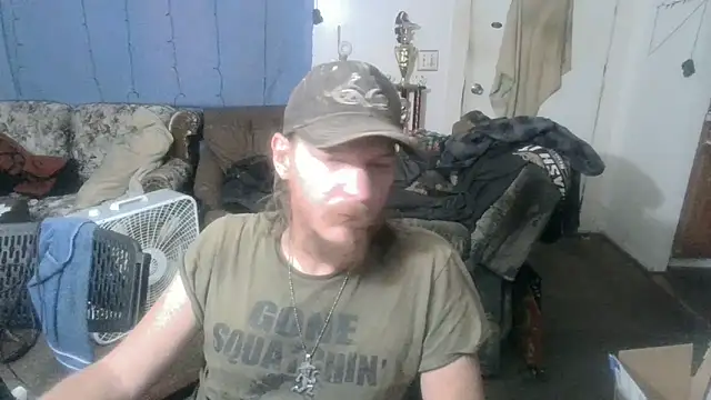 Snapshot of Poundtown1226 chatting on September 28, 2025, 5:46 am Poundtown1226 online show from September 28, 2025, 5:46 am