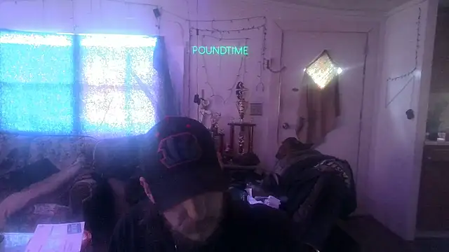 Snapshot of Poundtown1226 chatting on January 7, 2026, 7:05 pm Poundtown1226 online show from January 7, 2026, 7:05 pm
