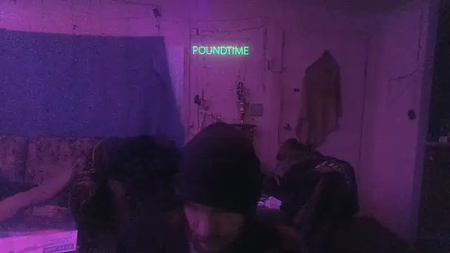 Snapshot of Poundtown1226 chatting on January 8, 2026, 7:10 am Poundtown1226 online show from January 8, 2026, 7:10 am