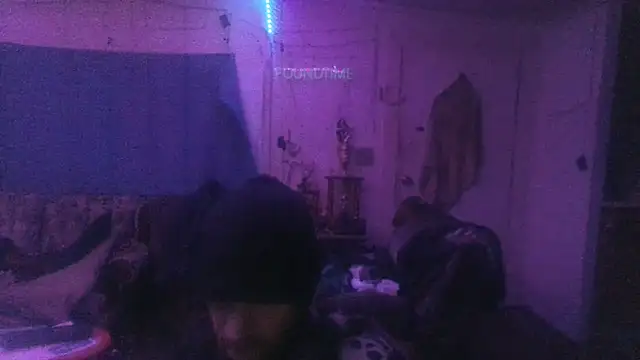 Snapshot of Poundtown1226 chatting on January 15, 2026, 4:17 am Poundtown1226 online show from January 15, 2026, 4:17 am