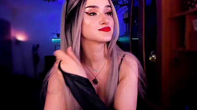 Snapshot of MistressJolie chatting on December 22, 2024, 4:50 am MistressJolie online show from December 22, 2024, 4:50 am