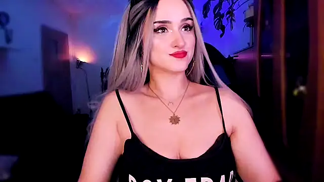 Snapshot of MistressJolie chatting on December 22, 2024, 3:22 pm MistressJolie online show from December 22, 2024, 3:22 pm