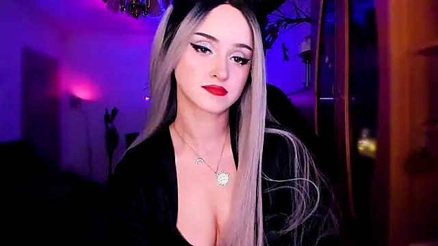 Snapshot of MistressJolie chatting on January 9, 2025, 3:36 am MistressJolie online show from January 9, 2025, 3:36 am