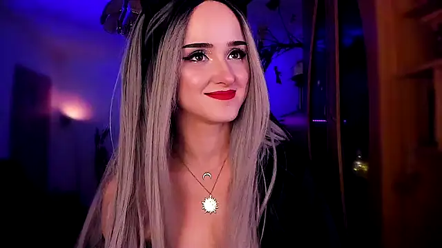 Snapshot of MistressJolie chatting on January 10, 2025, 4:44 am MistressJolie online show from January 10, 2025, 4:44 am