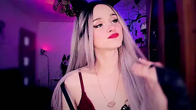 Snapshot of MistressJolie chatting on September 16, 2025, 7:53 am MistressJolie online show from September 16, 2025, 7:53 am