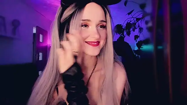 Snapshot of MistressJolie chatting on October 25, 2025, 10:56 am MistressJolie online show from October 25, 2025, 10:56 am