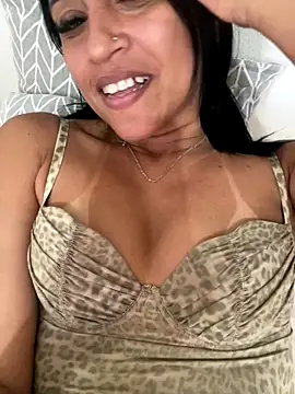 Snapshot of Katianesantos chatting on October 9, 2025, 6:39 pm Katianesantos online show from October 9, 2025, 6:39 pm