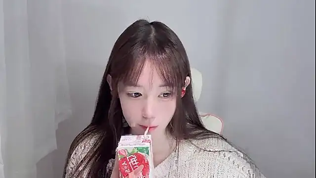 Snapshot of Xiao-runbao chatting on October 19, 2025, 1:45 pm Xiao-runbao online show from October 19, 2025, 1:45 pm