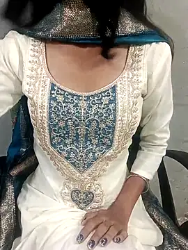 Snapshot of Daizy_Shah chatting on May 8, 2026, 11:21 pm Daizy Shah online show from May 8, 2026, 11:21 pm