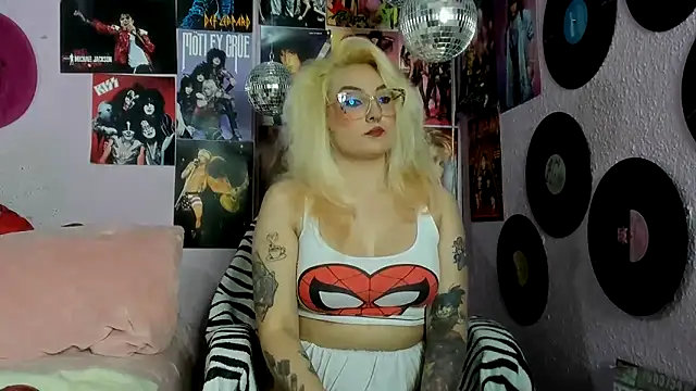 Snapshot of Avril_Maria chatting on May 25, 2026, 10:16 pm Avril Maria online show from May 25, 2026, 10:16 pm