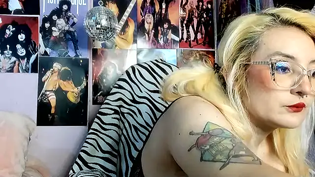 Snapshot of Avril_Maria chatting on June 21, 2026, 6:32 pm Avril Maria online show from June 21, 2026, 6:32 pm