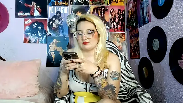 Snapshot of Avril_Maria chatting on July 25, 2026, 7:22 pm Avril Maria online show from July 25, 2026, 7:22 pm