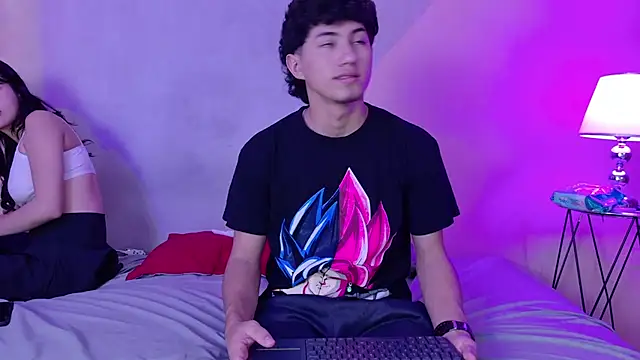 Snapshot of Laura_and_Kevin chatting on September 11, 2025, 1:33 pm Laura and Kevin online show from September 11, 2025, 1:33 pm