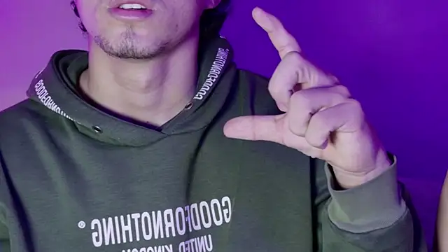 Snapshot of Laura_and_Kevin chatting on September 19, 2025, 2:07 pm Laura and Kevin online show from September 19, 2025, 2:07 pm