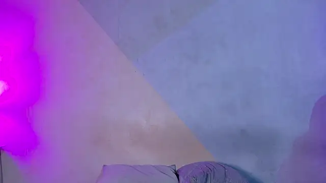 Snapshot of Laura_and_Kevin chatting on September 21, 2025, 4:08 pm Laura and Kevin online show from September 21, 2025, 4:08 pm