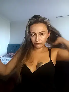 Snapshot of -AngelNova- chatting on December 18, 2025, 1:17 pm -AngelNova- online show from December 18, 2025, 1:17 pm