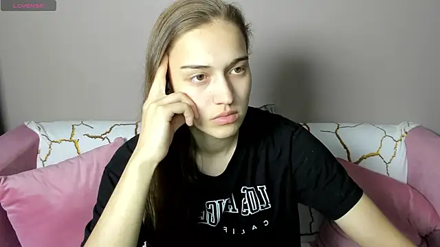 Snapshot of Alisa__Kelly chatting on September 13, 2025, 3:06 am Alisa Kelly online show from September 13, 2025, 3:06 am