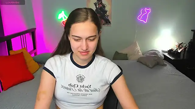 Snapshot of Alisa__Kelly chatting on October 15, 2025, 12:33 am Alisa Kelly online show from October 15, 2025, 12:33 am