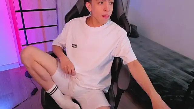 onlinenico online show from September 23, 2025, 7:06 pm